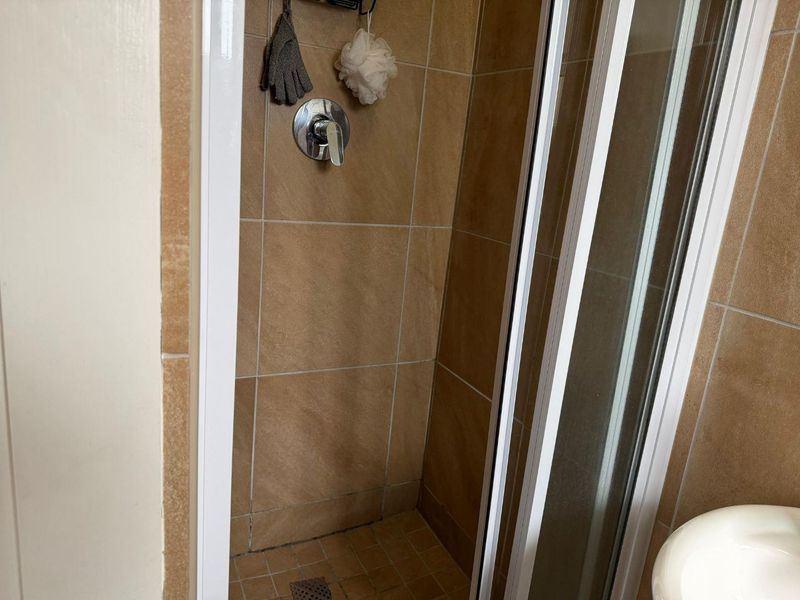 Lovely neat  2 bedroom flat at Glenwood Durban - Photo 8