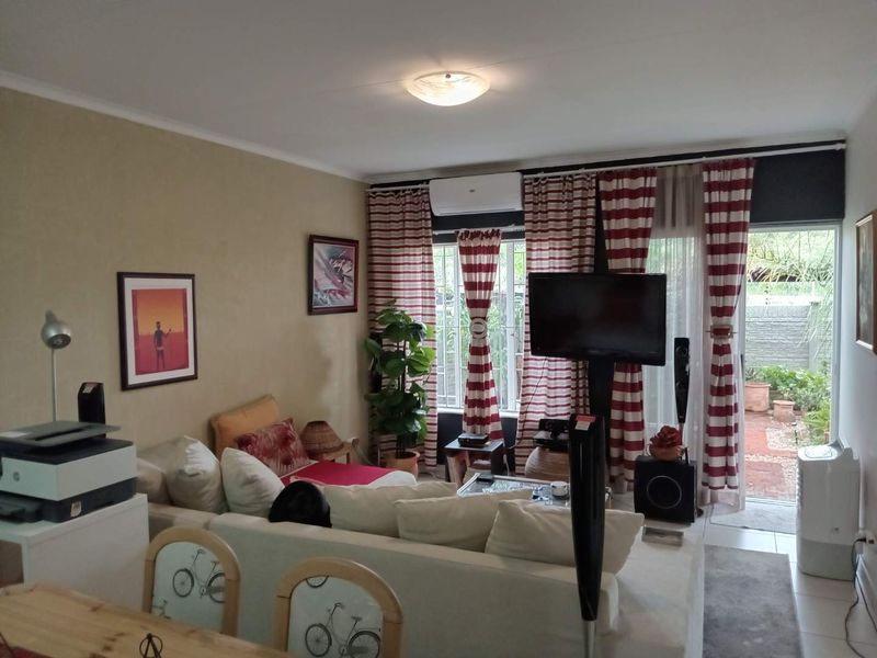 2 Bedroom  townhouse in small complex - Photo 3