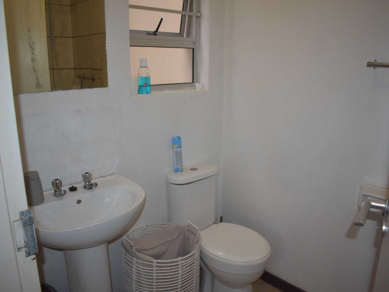 Well positioned apartment in sought ater complex! - Photo 10