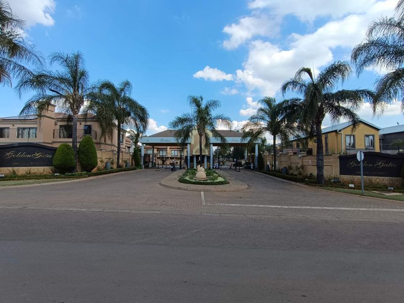 RASLOUW SECURITY ESTATE - 7 BEDROOM HOUSE - Photo 3