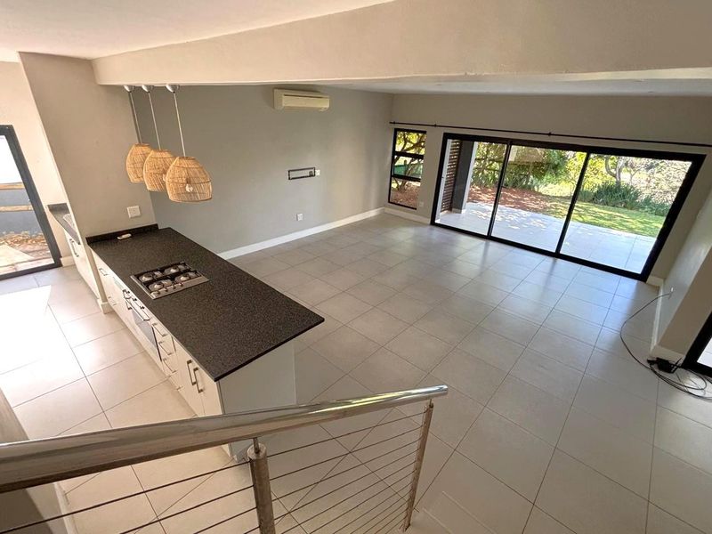 Coastal Estate Townhouse with Garden - Photo 2