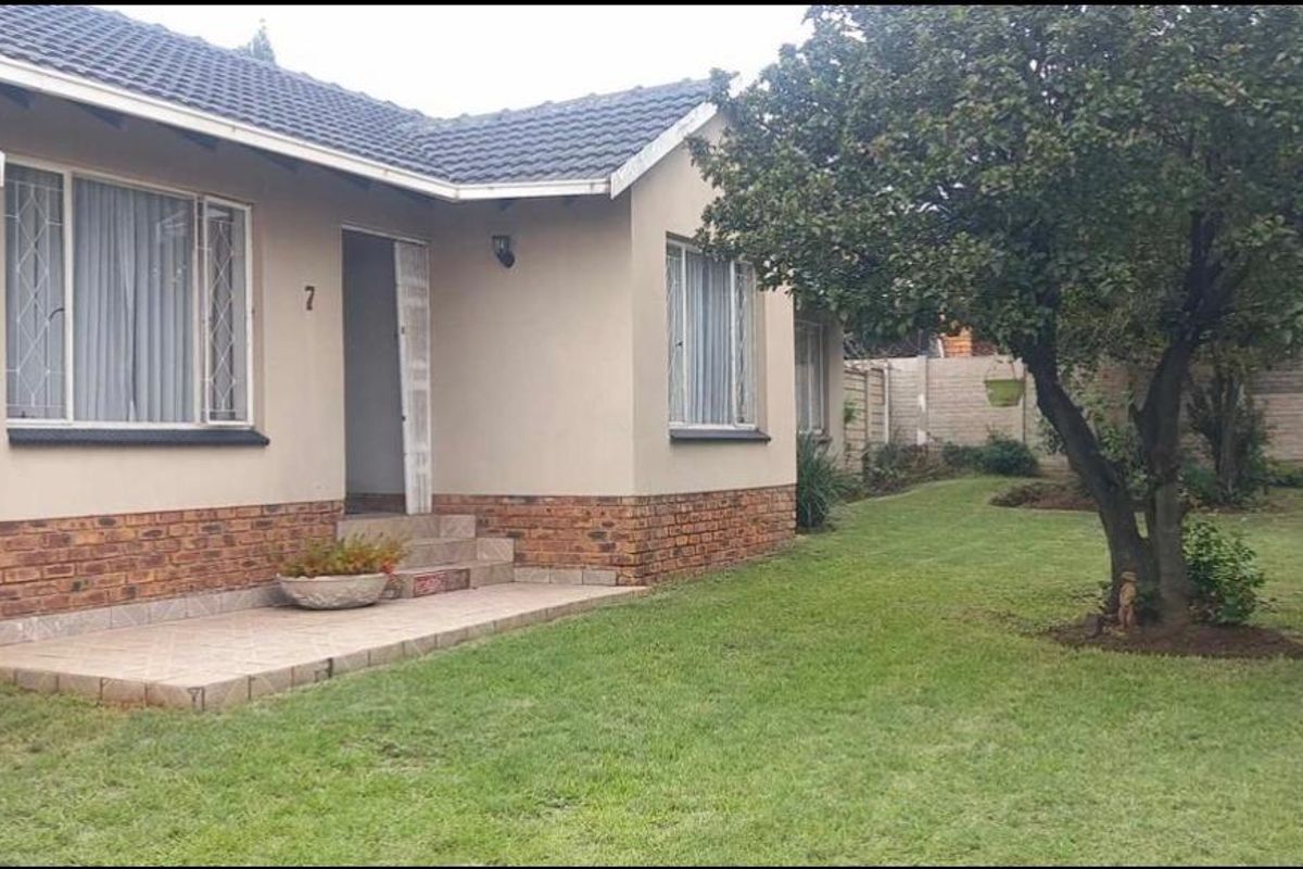 3 Bedroom house in Elandspark - Photo 2