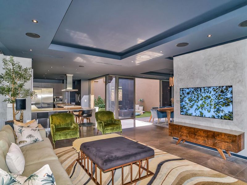 ULTRA MODERN 5 BEDROOM HOME ON HAWAAN ESTATE - Photo 6