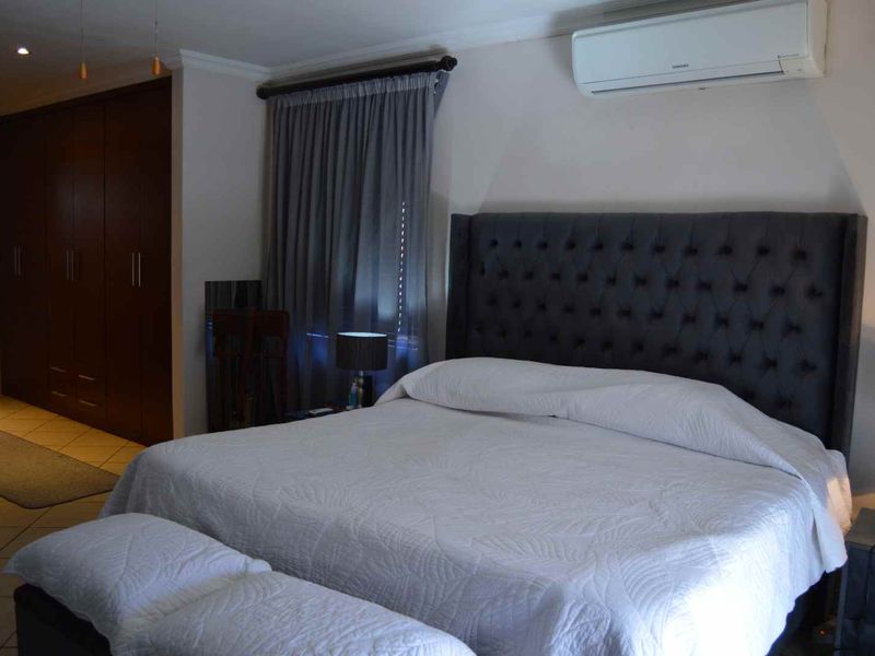 Beautiful double-storey 4-bedroom house - Photo 7