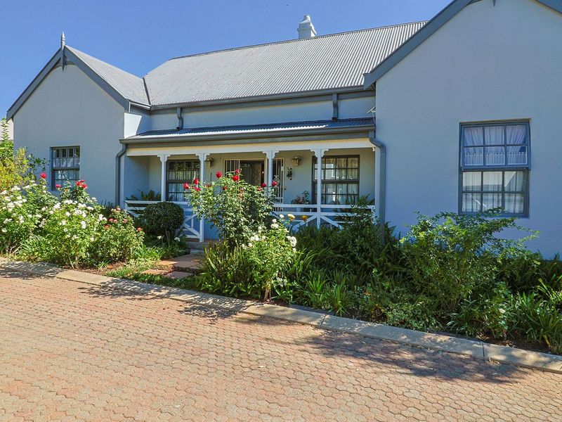 3 BEDROOM HOME IN A SECURE HOUSING ESTATE IN LONE HILL - Photo 2