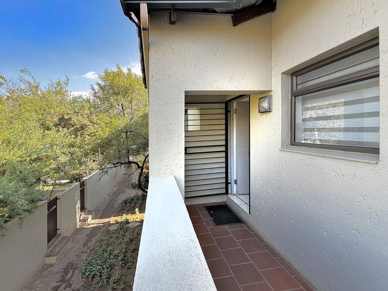 Beautiful 2 Bedroom Apartment in Excellent Estate - Photo 3