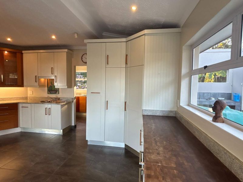 4-Bedroom Freehold Property With Exceptional Views On The Winterskloof Ridge, Hilton - Photo 10