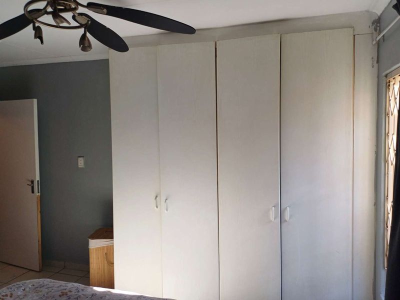 Spacious 2 bedroom 2 bathroom unit in Wilgeheuwel - Photo 8