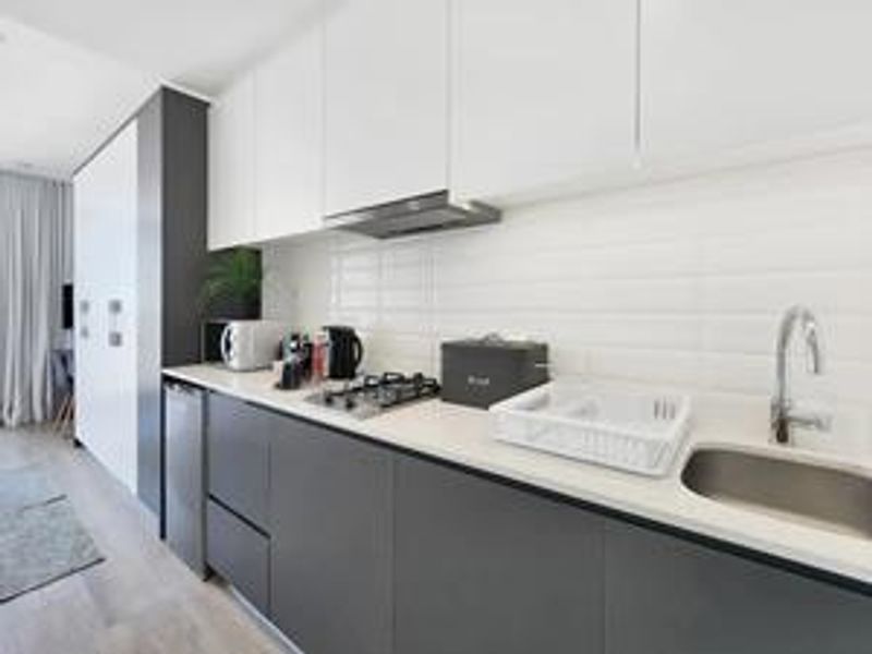 Studio Apartment with Iconic Mountain Views – For Sale | 1 on Albert, Woodstock, Cape Town - Photo 3