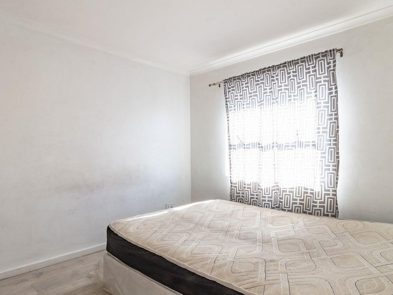 Neat & Low-Maintenance 2-Bedroom, 1-Bath Flat – Perfect for First-Time Buyers or Investors - Photo 10