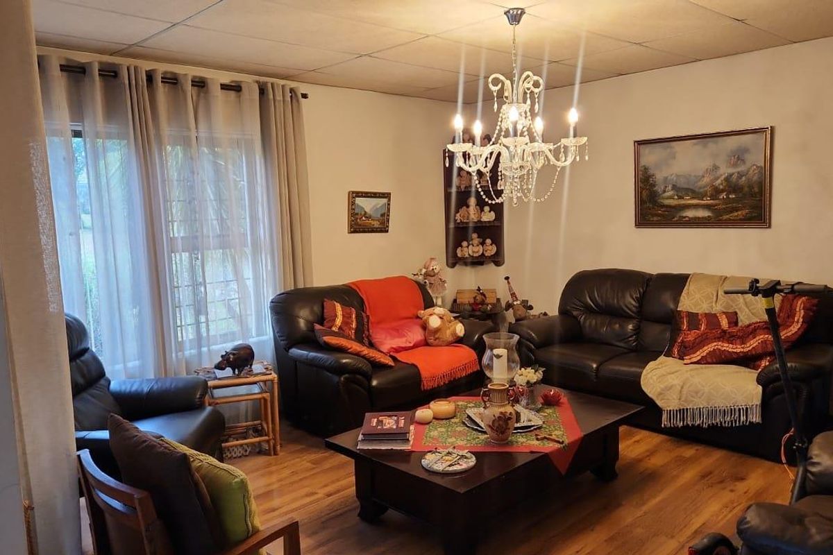 Spacious Double Storey Family Home  in De Tijger. - Photo 5