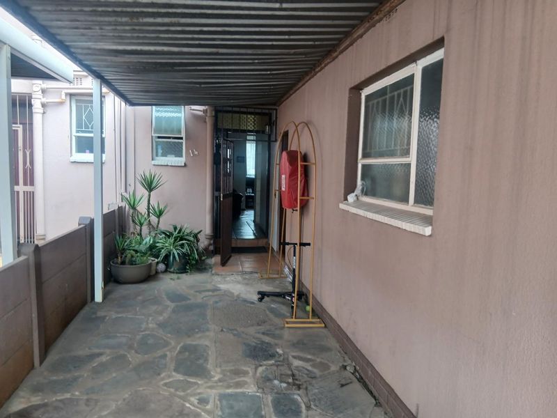 2 Bedroom well-maintained Townhouse for sale in Brackenhurst - Photo 4