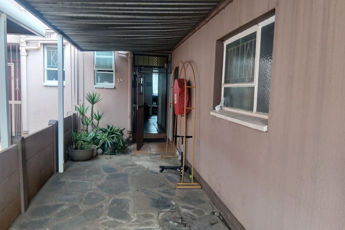 2 Bedroom well-maintained Townhouse for sale in Brackenhurst - Photo 4