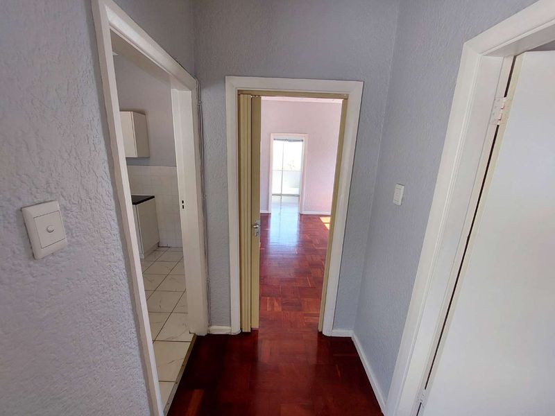 Top Floor Corner Unfurnished One-Bedroom Apartment To Let in Camps Bay! - Photo 2