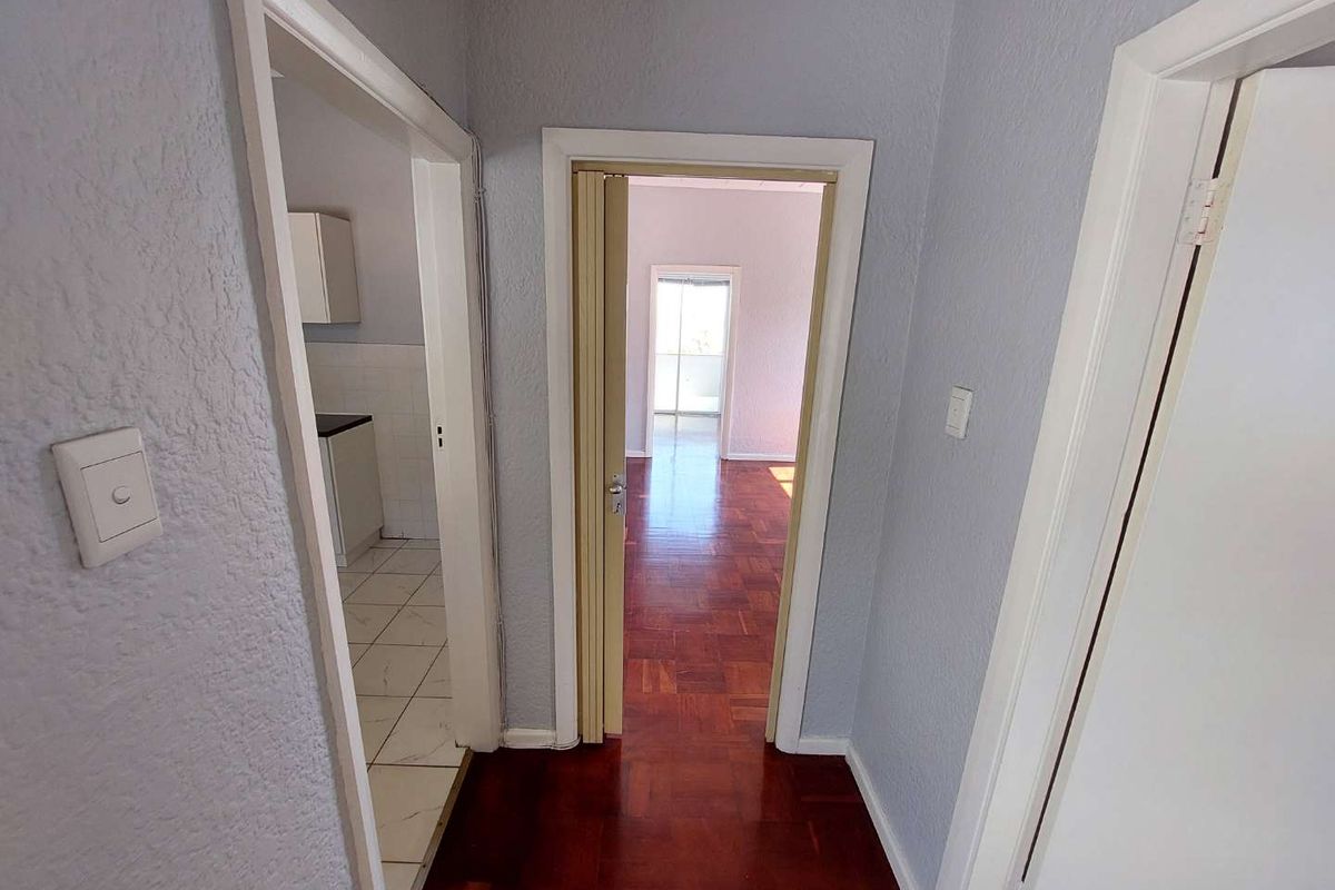 Top Floor Corner Unfurnished One-Bedroom Apartment To Let in Camps Bay! - Photo 2
