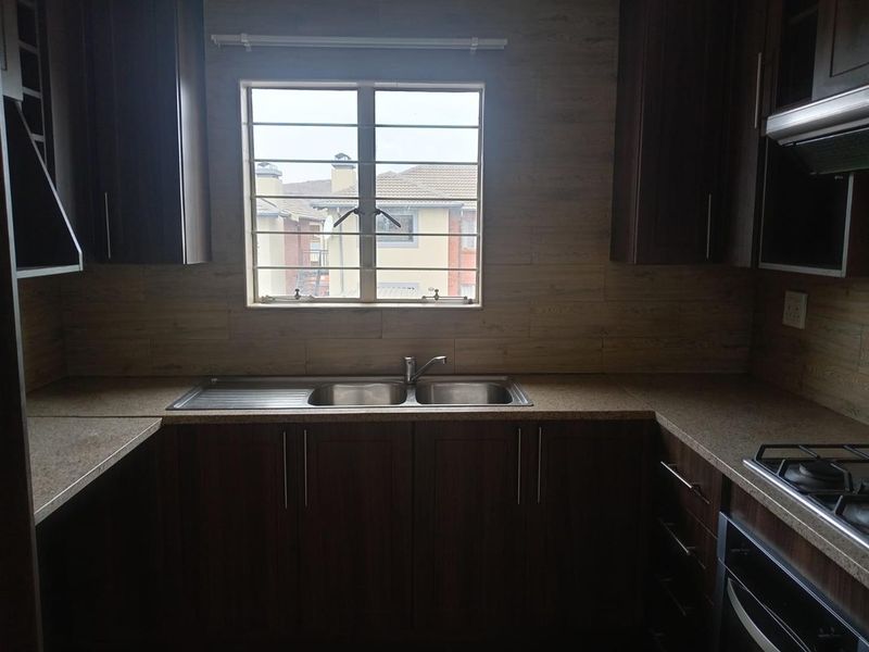 3 BEDROOM TOWNHOUSE TO RENT IN ANDEON - Photo 4