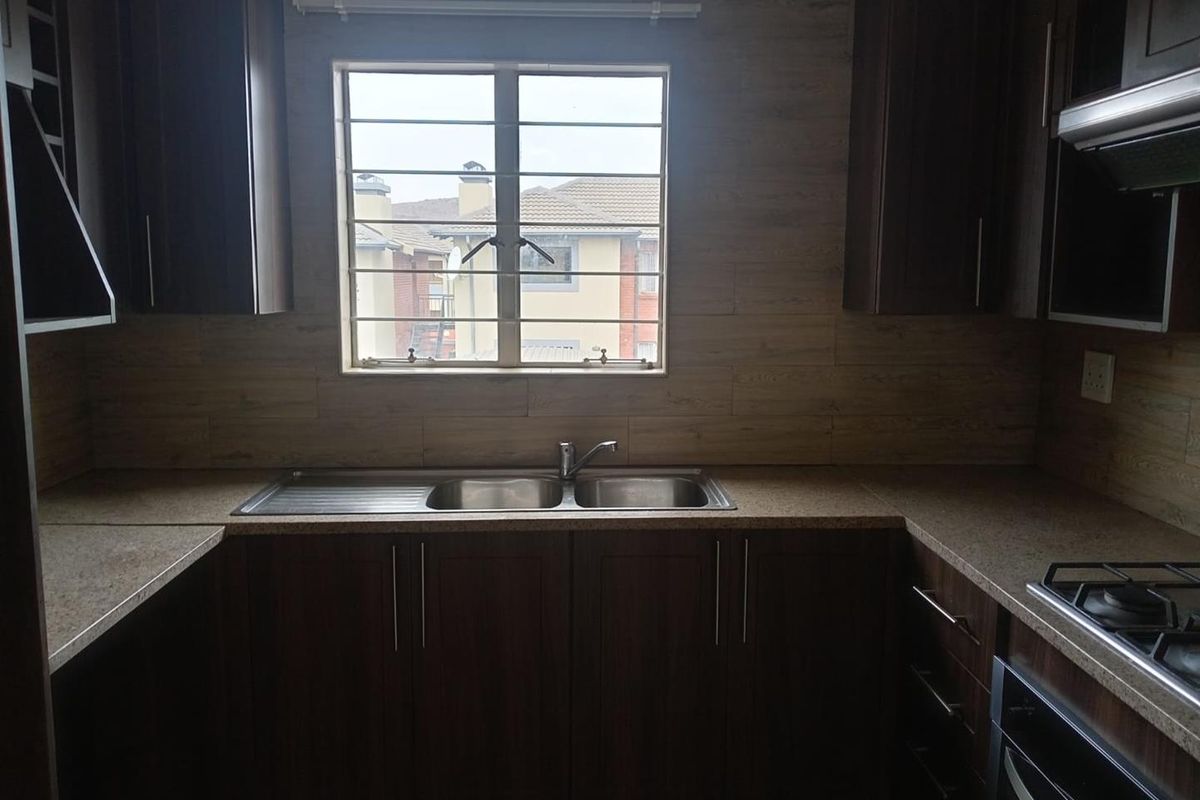 3 BEDROOM TOWNHOUSE TO RENT IN ANDEON - Photo 4