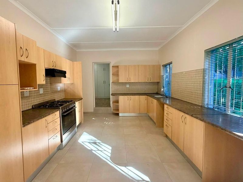 4 Bedroom Townhouse TO LET in Ludwigsdorf - Photo 3