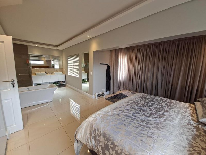 Luxury, Style &amp; Sophistication in a Prestigious Eco Estate - Photo 8