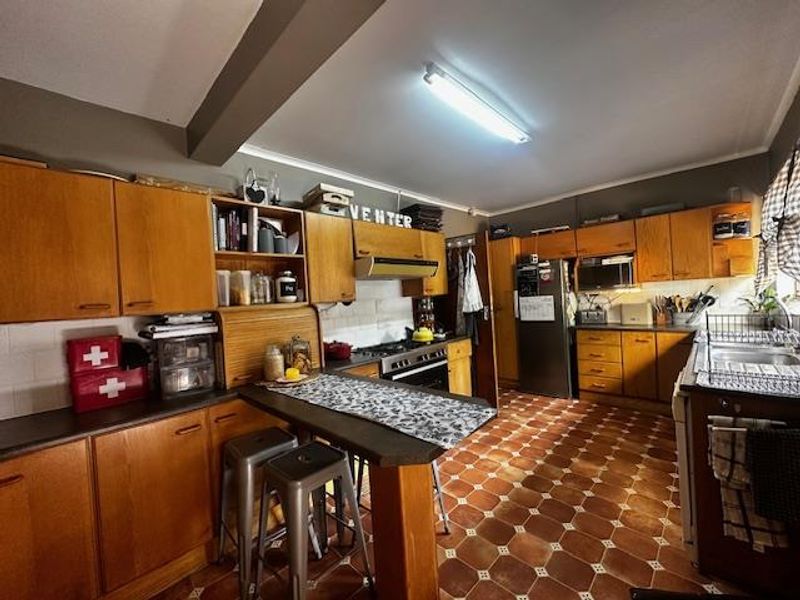 Contemporary Garden Retreat with Flexible Living & Exceptional Space - Photo 5