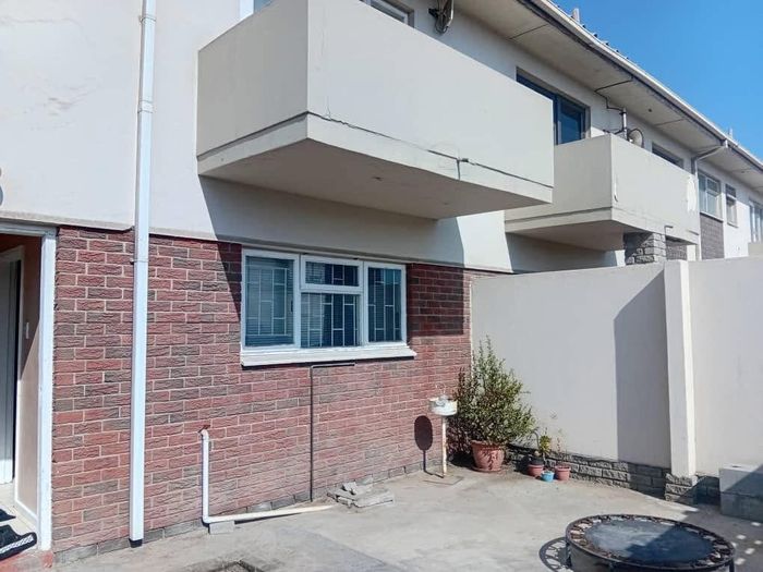 Property #2515371, Townhouse For Sale in Walvis Bay Central