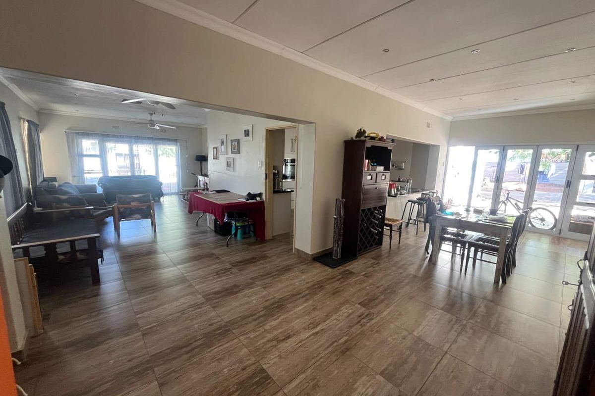 Lovely family home in a prime location - Photo 3