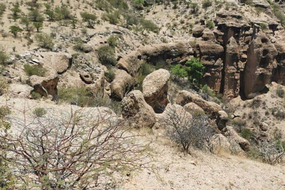 Mountain range farm with the ugab river’a canyons covering half of the farm - Photo 3