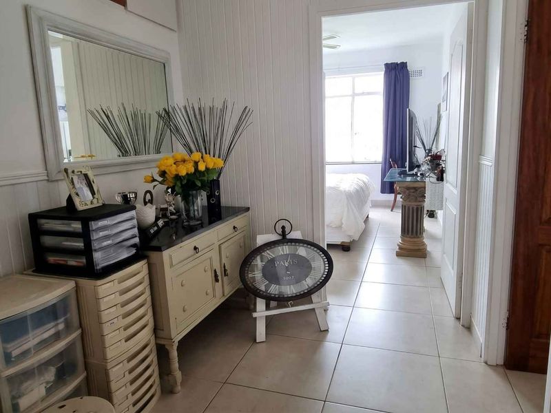 Scenic Top-Floor 2 Bedroom Apartment in Secure Findlain Court,Northdene. - Photo 6