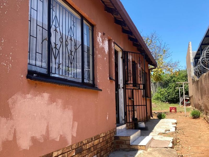 3 Bedroom House for sale - Photo 2