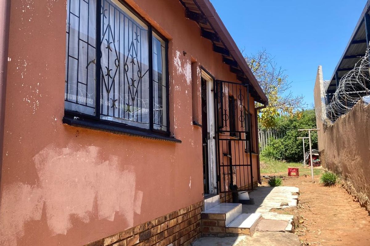 3 Bedroom House for sale - Photo 2