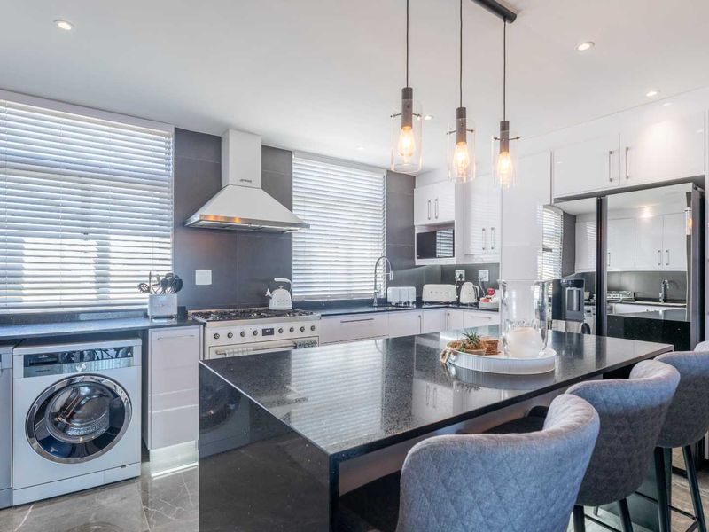 Luxury 3 level Oceanfront Maisonette — Fully Furnished - Photo 3