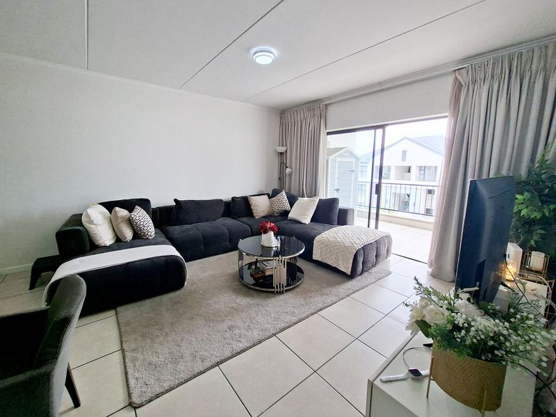 Immaculate 2 bed, 2 bath, 2nd floor apartment available in Petervale - Photo 7