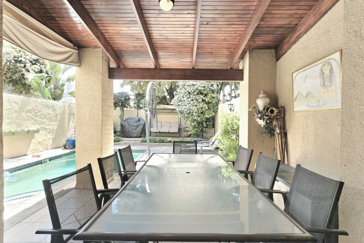 Spacious 3/4 Bedroom Sandton Townhouse Offering The “Best” Future Property Investment - Photo 3