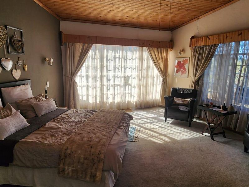 Stunning Views & Luxury Living - Photo 10
