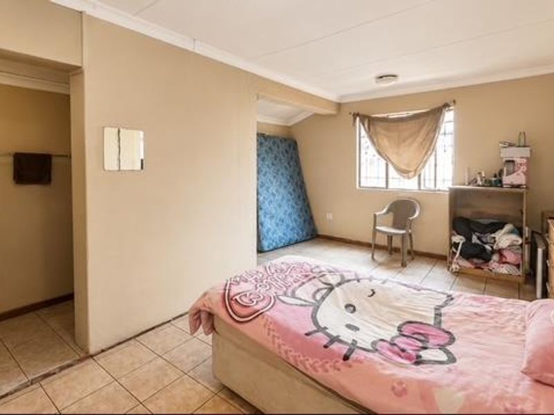 Unlock the Potential of This Spacious Fauna Family Home - Photo 9