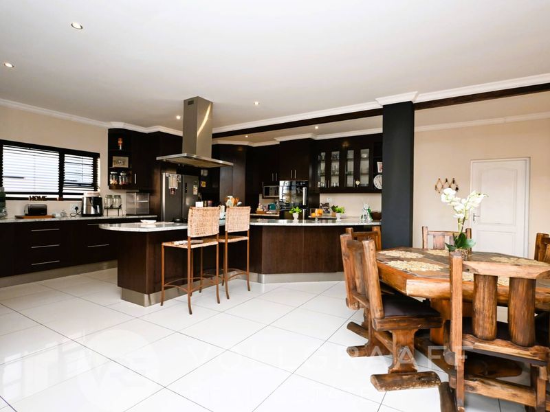Four Bedroom Double-Storey House for Sale in Swakopmund Ext 15 - Photo 9