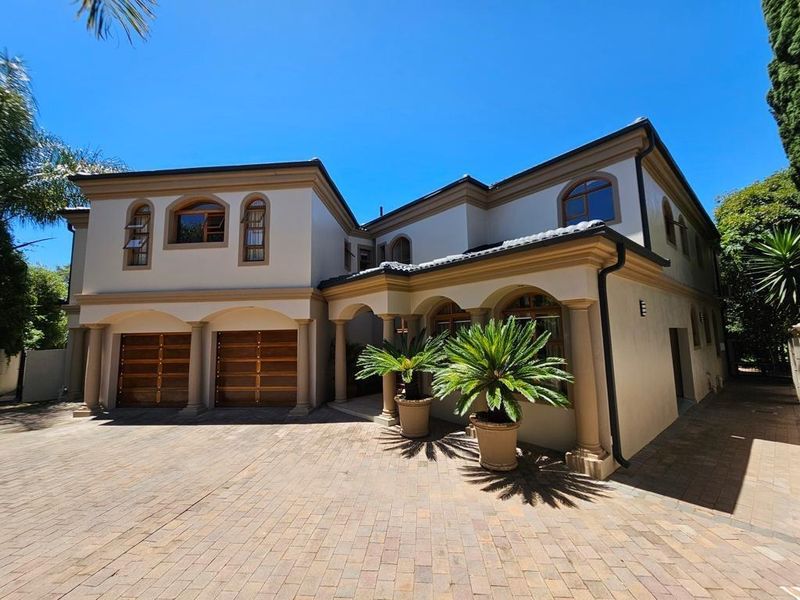 5 Bedroom Mansion in Golf Estate - Photo 2