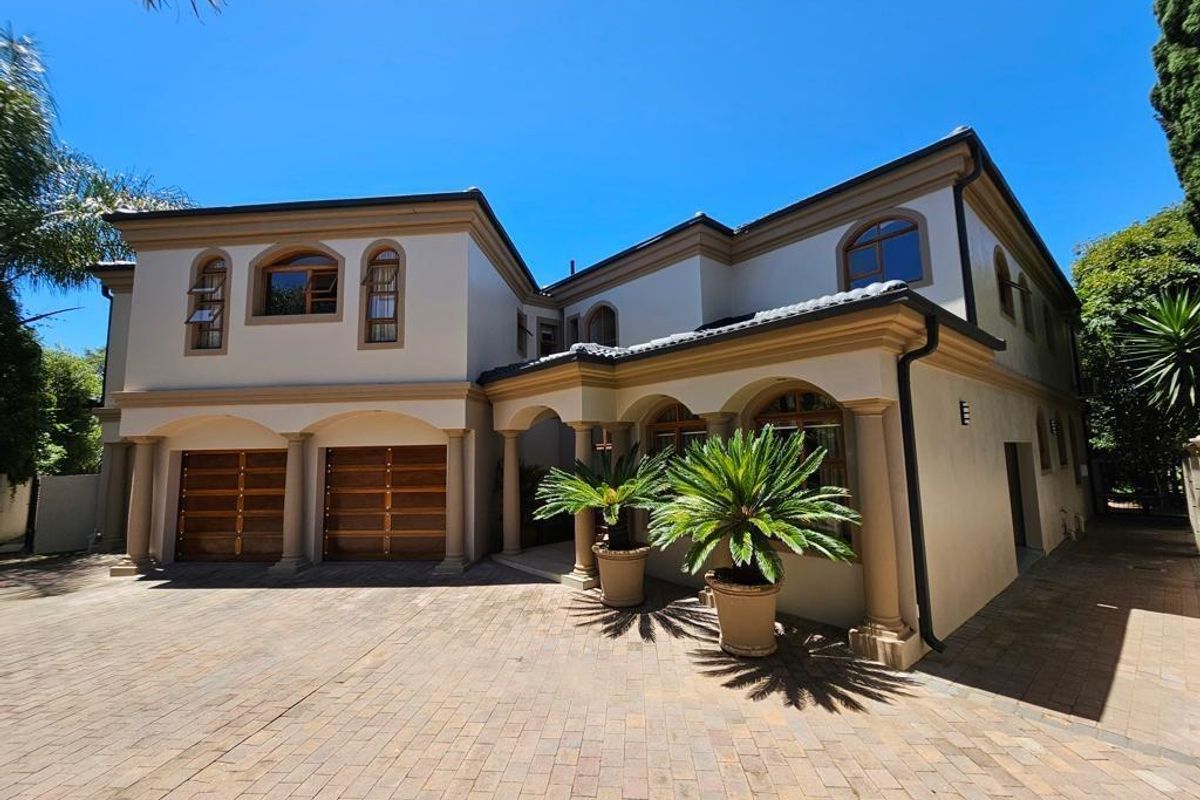 5 Bedroom Mansion in Golf Estate - Photo 2