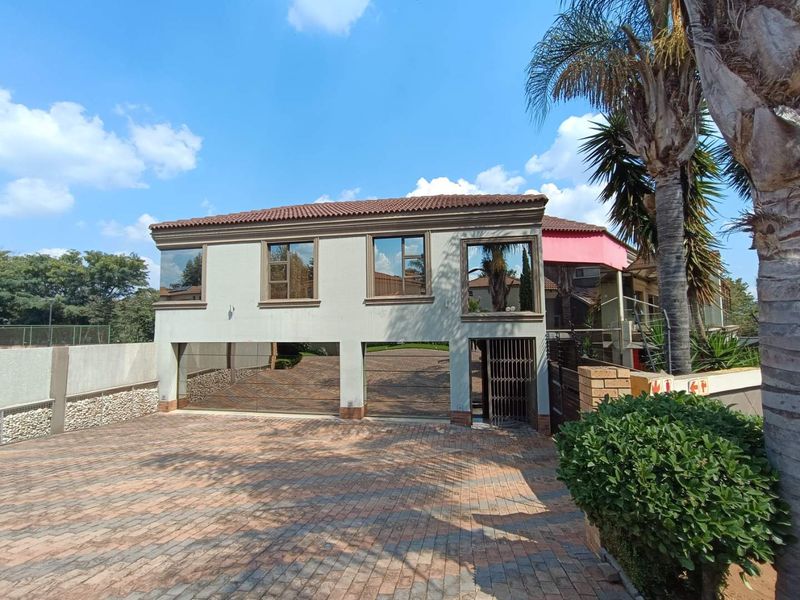 RASLOUW SECURITY ESTATE - 7 BEDROOM HOUSE - Photo 5