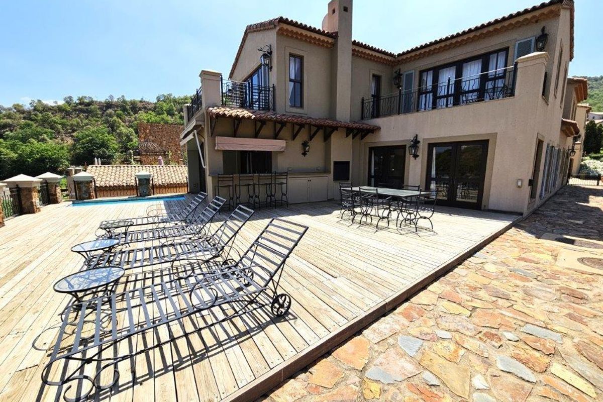 5 Bedroom Home in Estate D'Afrique - Photo 3