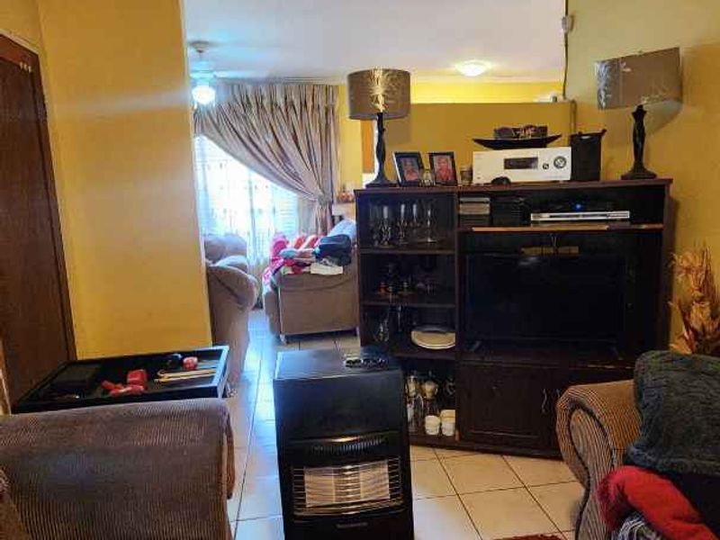 2 Bedroom House For Sale In The Orchards - Photo 6