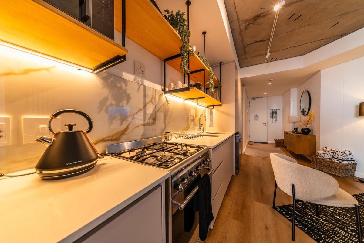 Modern Industrial-Chic Apartment with Ocean Views in Sea Point - Photo 3