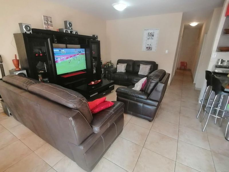 3 BEDS, 2 BATHS TOWNHOUSE FOR SALE IN NORKEM PARK EXT 2. - Photo 4