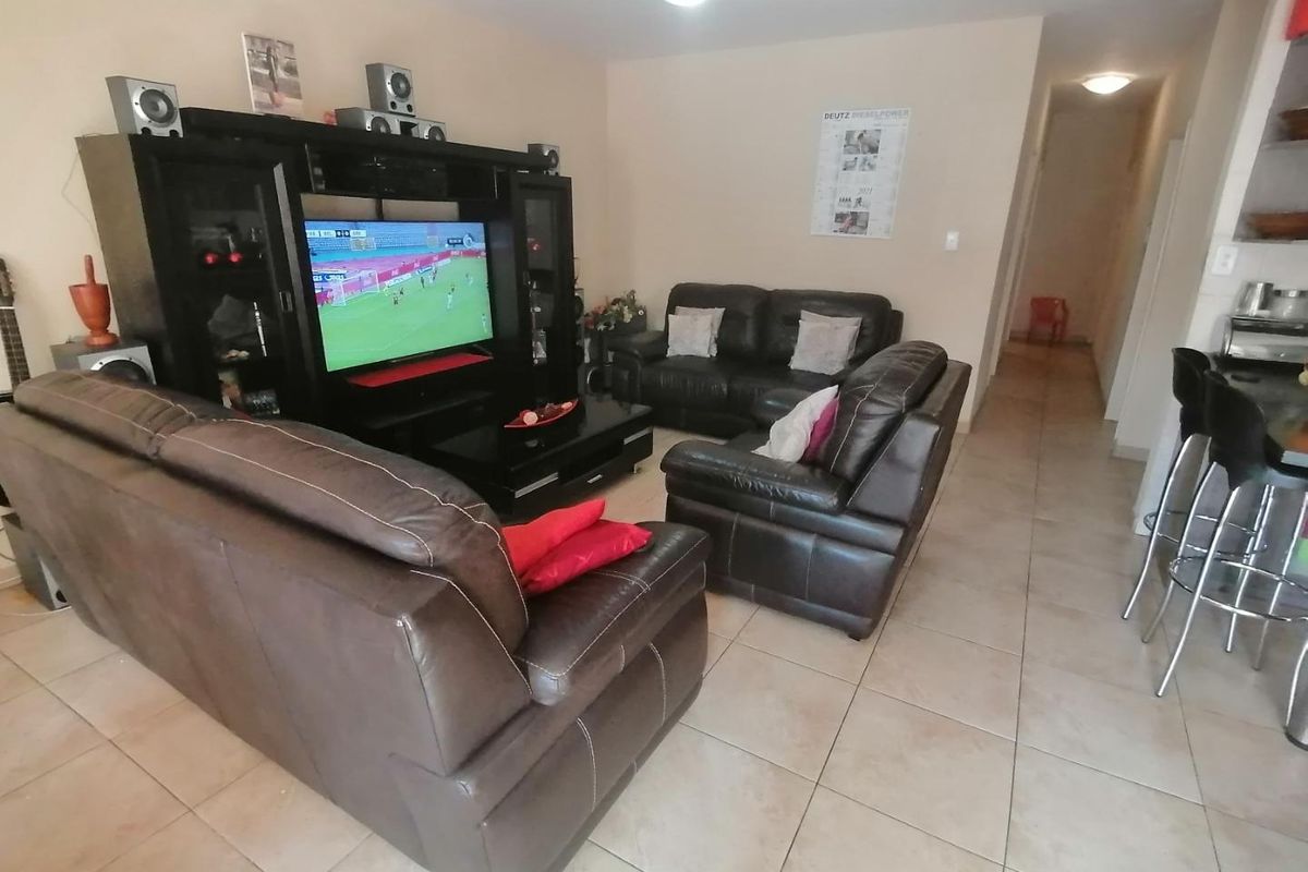 3 BEDS, 2 BATHS TOWNHOUSE FOR SALE IN NORKEM PARK EXT 2. - Photo 4