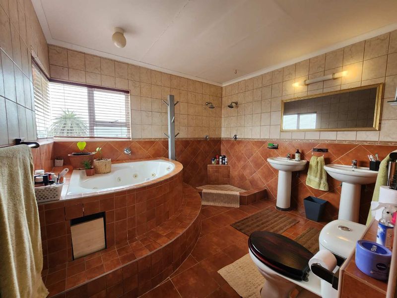 Charming 3-Bedroom Family Home with flat in Henties Bay - Photo 5