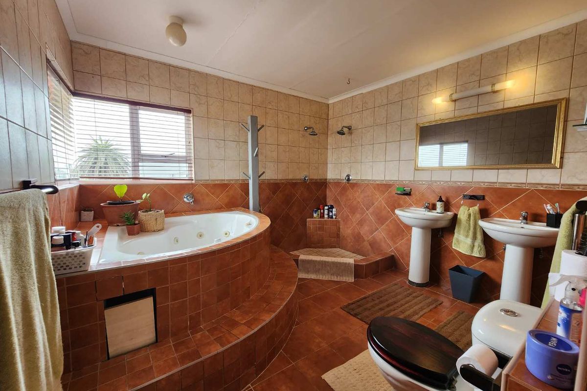 Charming 3-Bedroom Family Home with flat in Henties Bay - Photo 5