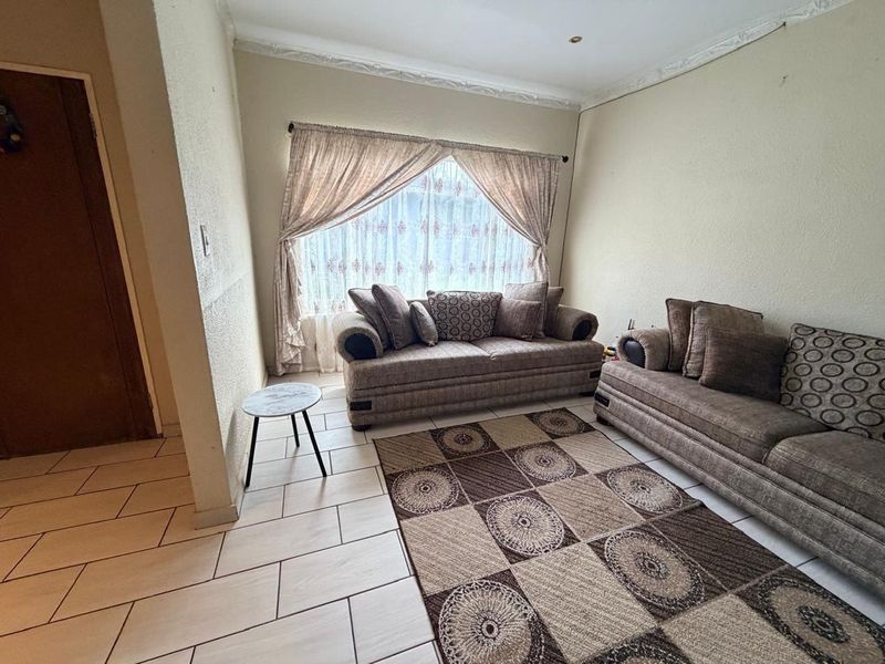 Your Perfect Home Awaits in Klerksdorp - Photo 3