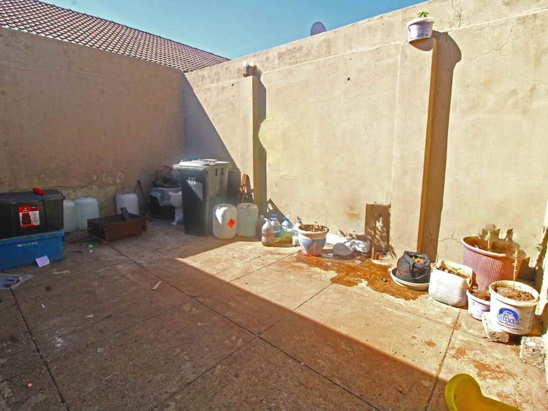 4Units For Sale in Newclare - Photo 10