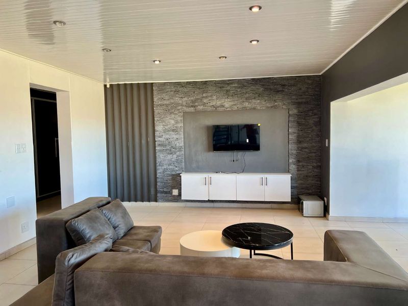 Semi-furnished & versatile rental property in Eros - Photo 3