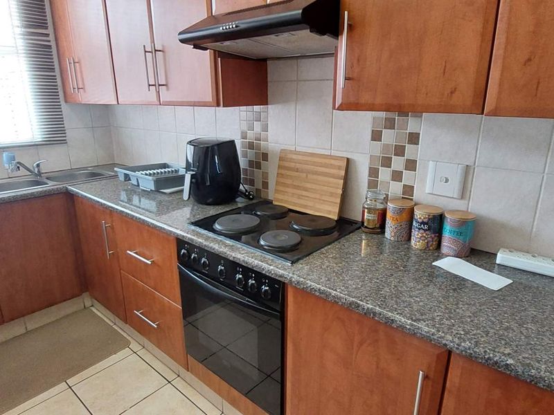 Pet Friendly 2 Bedroom Unit, in Town. - Photo 6